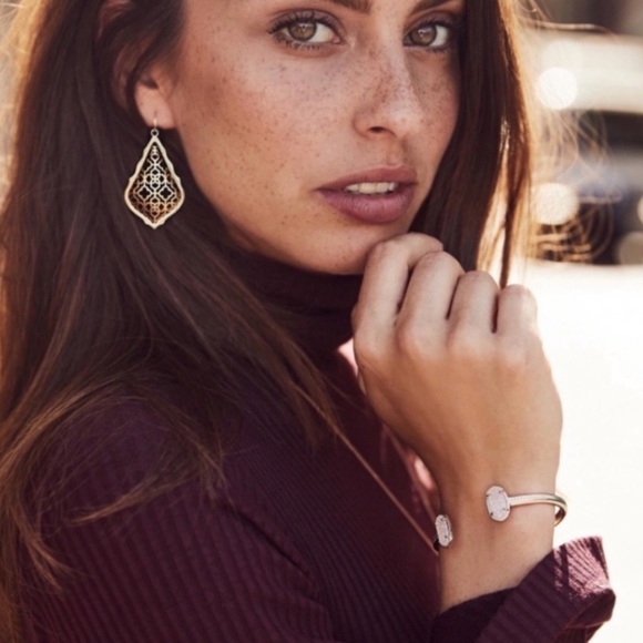 KENDRA SCOTT • Addie Filigree Drop Earrings - Picture 2 of 4